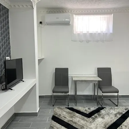 Apartment Adel