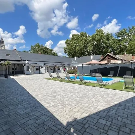 Adel Apartment Kisujszallas