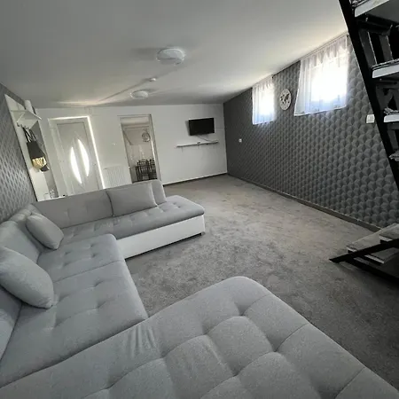 Adel Διαμέρισμα Kisujszallas