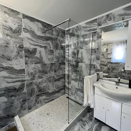 Adel Apartment