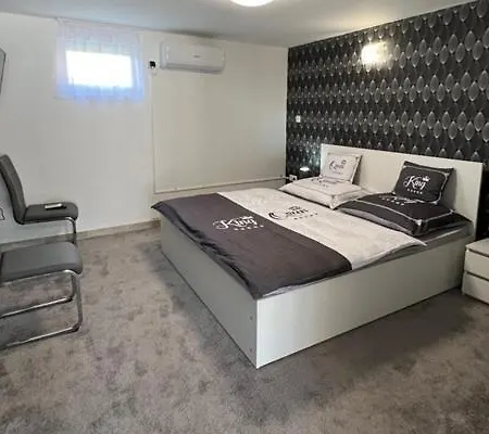 Apartment Adel