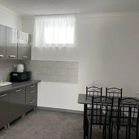 Adel Διαμέρισμα Kisujszallas