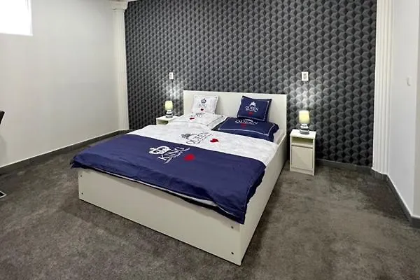 Apartament Adel *