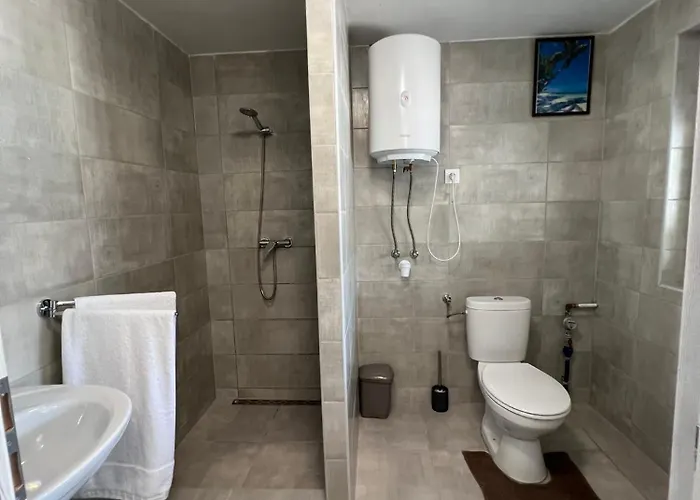 Apartament Adel *