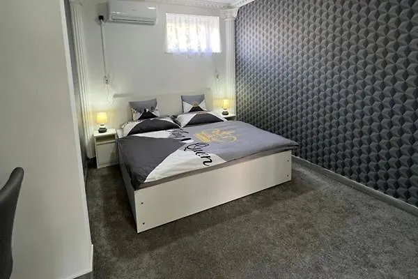 Apartament Adel *